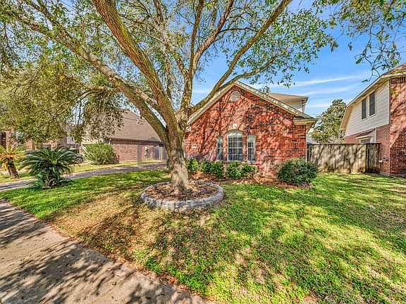 3rd image of 15926 Highland Brook Dr
