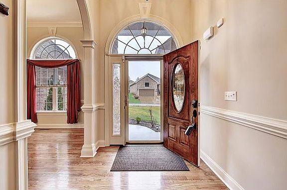 3rd image of 71 Thistledown Cir
