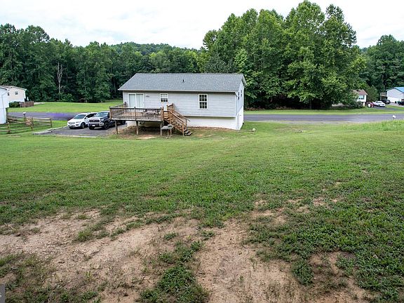 3rd image of 38460 Arlington Dr