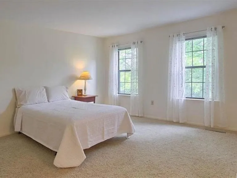 1104 Peggy Dr — Photo 5