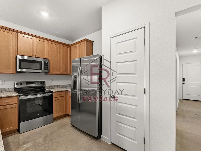 912 Cherry Laurel Ln — Photo 4