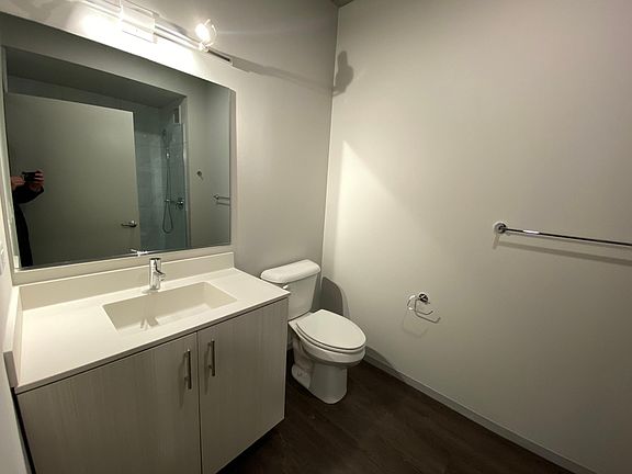 3rd image of 601 S Clark St #2