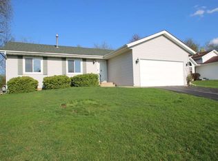 2752 Wintergreen Dr, Rockford, IL 61109