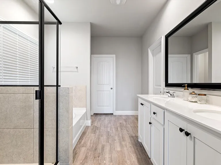 405 Rosie Ct — Photo 14