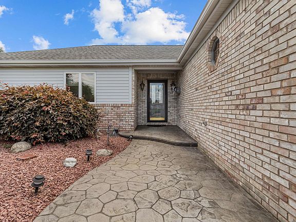 4th image of 2128 Lynn Dr
