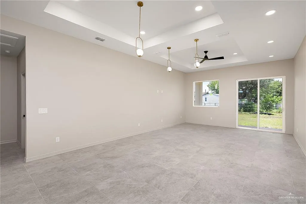 3 bed, 2.0 bath, 1597 sqft, $1,900 — Photo 4