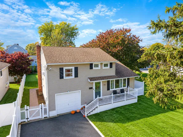 150 Statesman St, Babylon, NY 11702