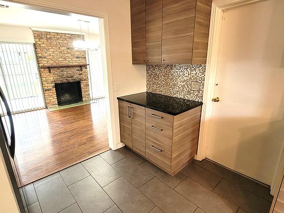 4th image of 120 Birchwood Dr