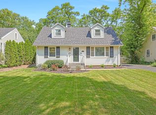 727 S Cook St, Barrington, IL 60010