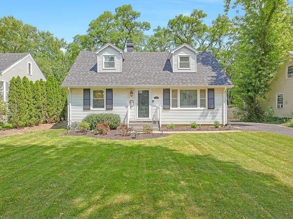 727 S Cook St, Barrington, IL 60010