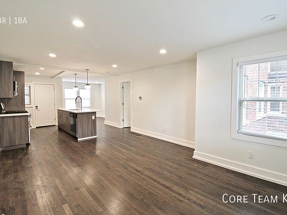 3rd image of 4325 Roanoke Pkwy #1B