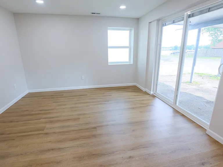 528 N Cogswell Dr — Photo 6