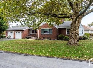 418 Hurstbourne Rd, Rochester, NY 14609