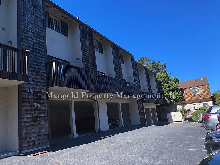 Huckleberry Hill Apartments — Photo 7