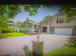 17 Lauren Ave, Dix Hills, NY 11746