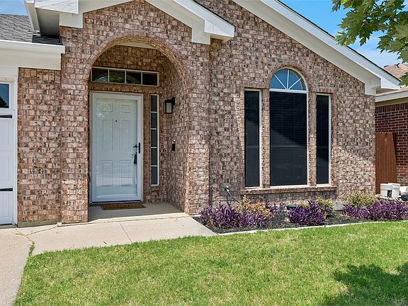 3rd image of 2332 Cap Rock Ln