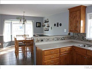 4th image of 126 Bear Oak Dr