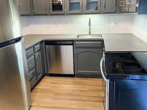 3rd image of 330 Shore Dr APT B-20