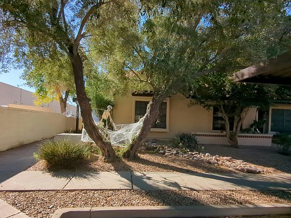 5th image of 921 W University Dr