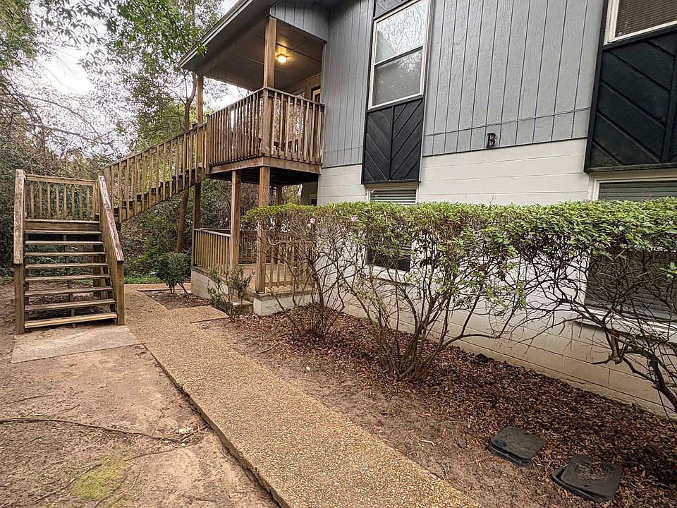 1st image of 1530 Live Oak Dr #B-3