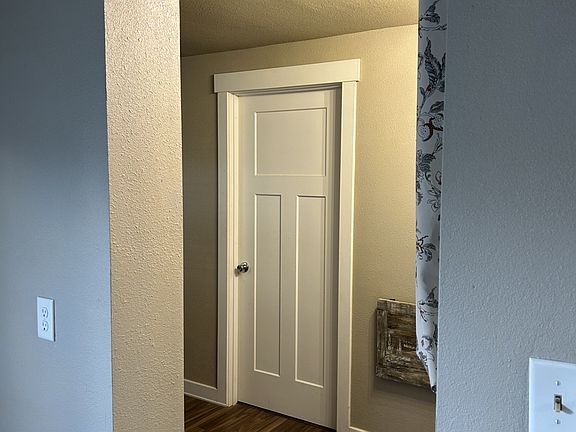 5th image of 208 N Logan St