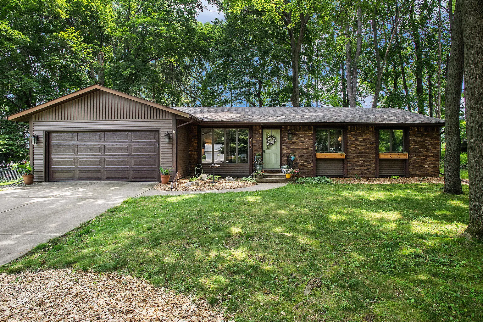 910 Wooded Ln photo 1