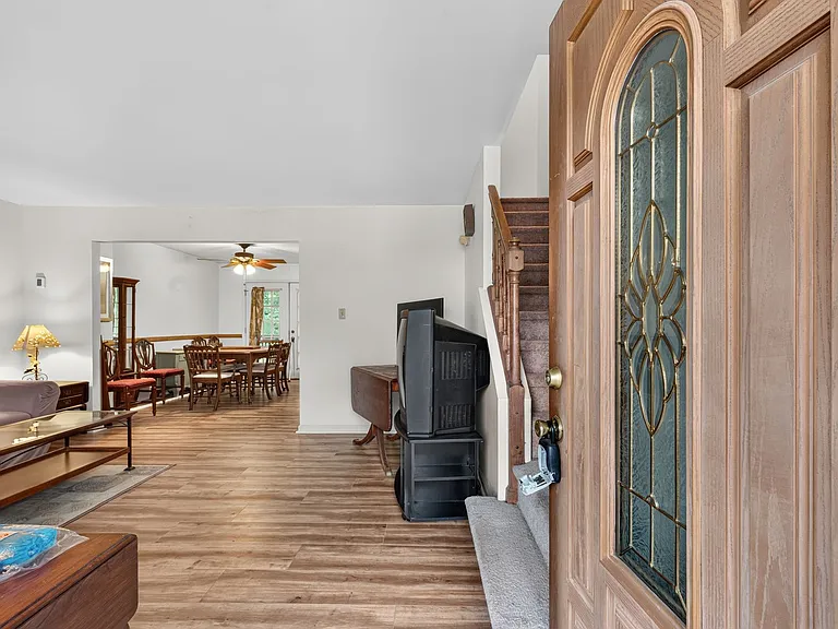 8 Cypress Dr — Photo 6