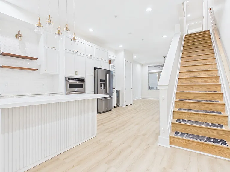 1129 N Hope St — Photo 5