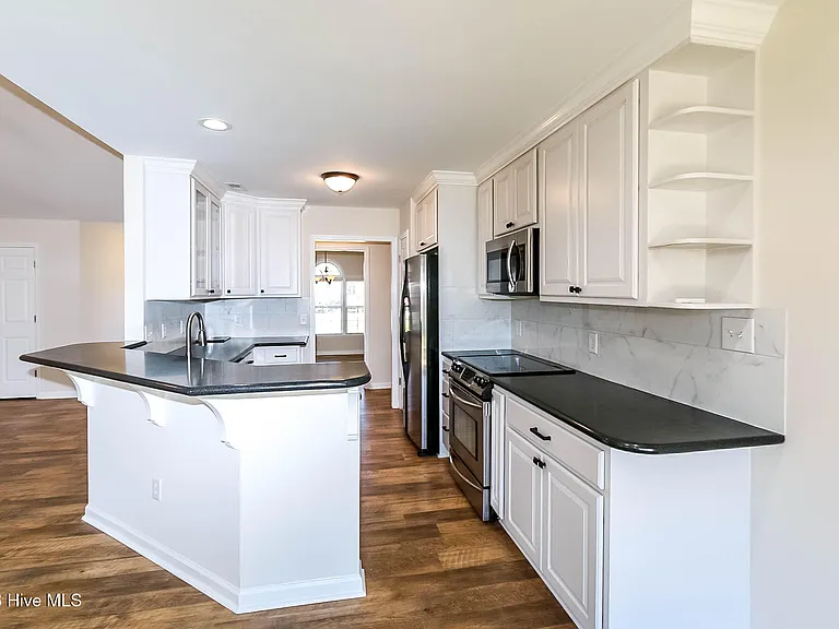 3503 Mandy Ln — Photo 10