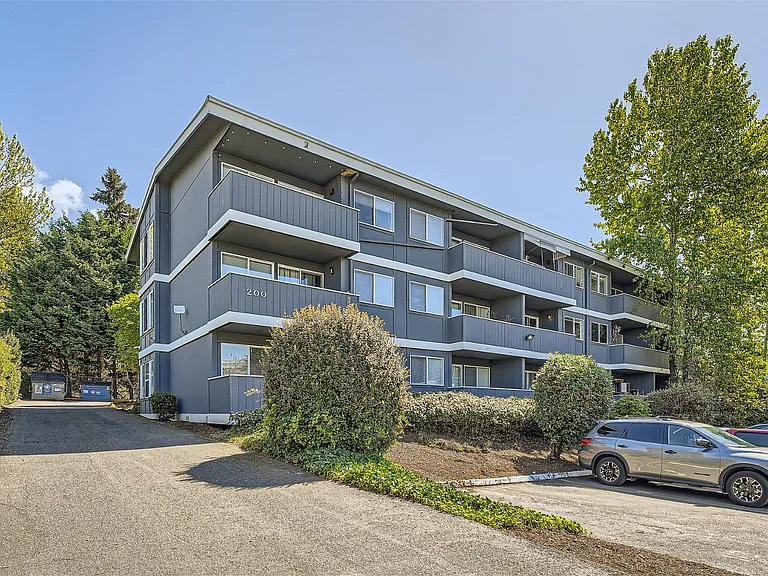 Sunset View Apartments — Photo 13