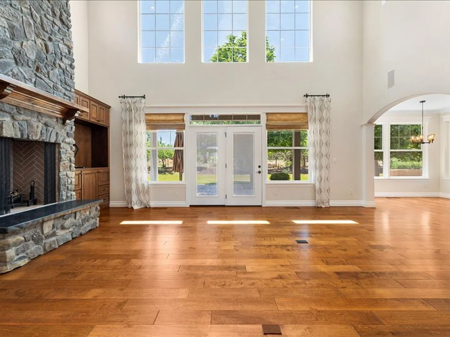 Tumalo Beauty Dream Home on 3.21 Acres! — Photo 3