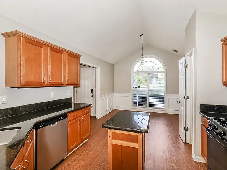 409 Mazley Dr — Photo 8