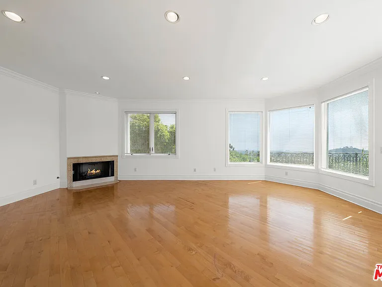 1425 N Tigertail Rd — Photo 17