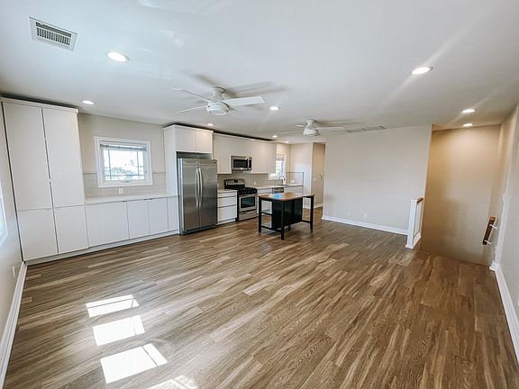 3rd image of 110 1/2 Coastline Dr