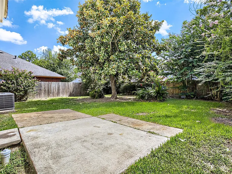 13822 Dentwood Dr — Photo 11