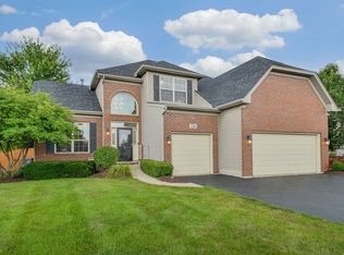 226 Long Beach Rd, Oswego, IL 60543