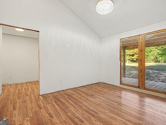 4th image of 842 Sunset Rd