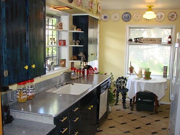 Kitchen with Eating Nook