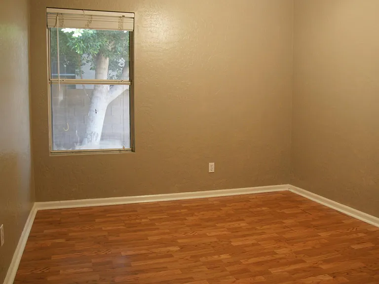 1307 W Stacey Ln — Photo 12