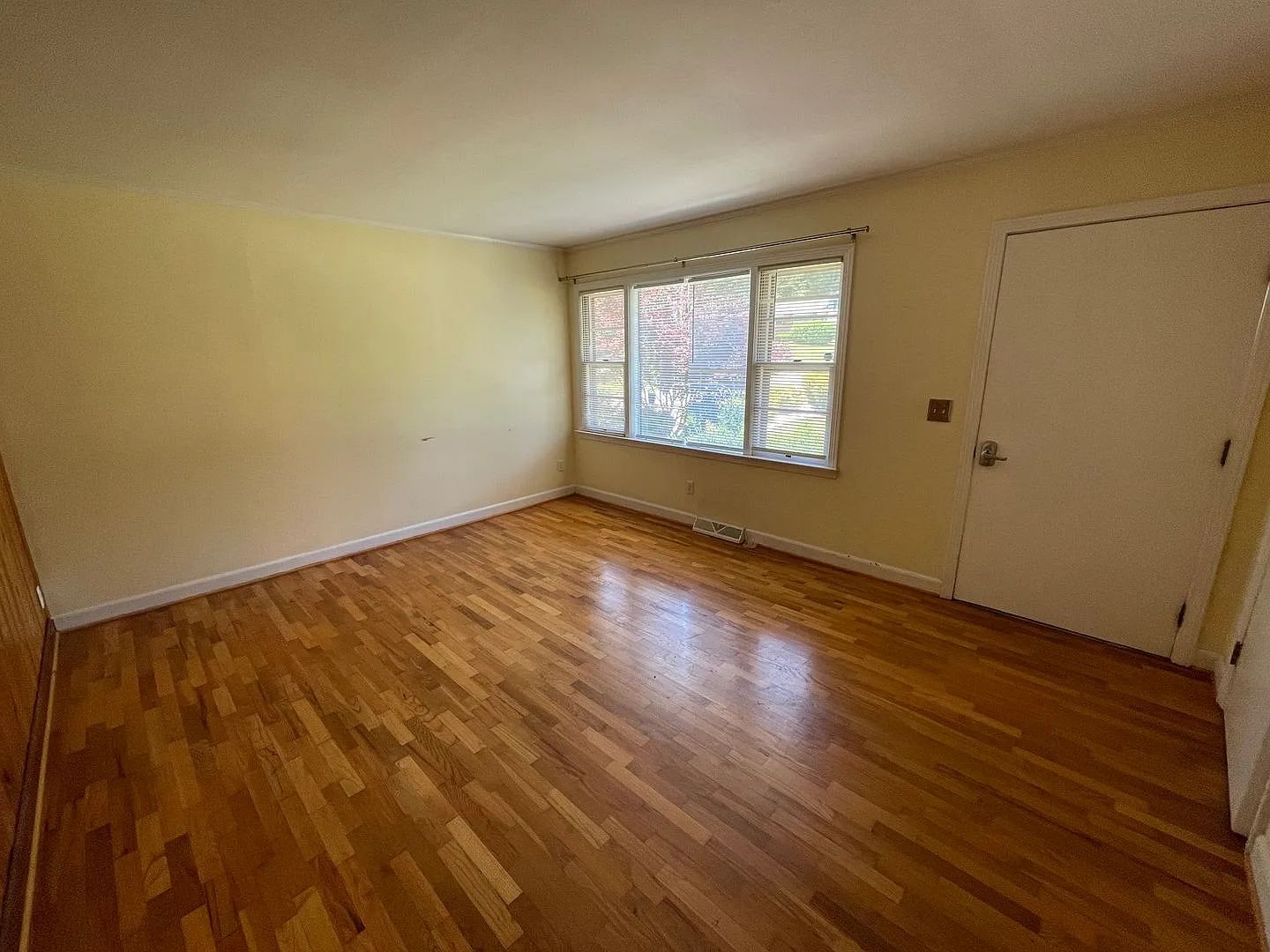 Large 5/3 Brick House in West Rome- $1,795 — Photo 4