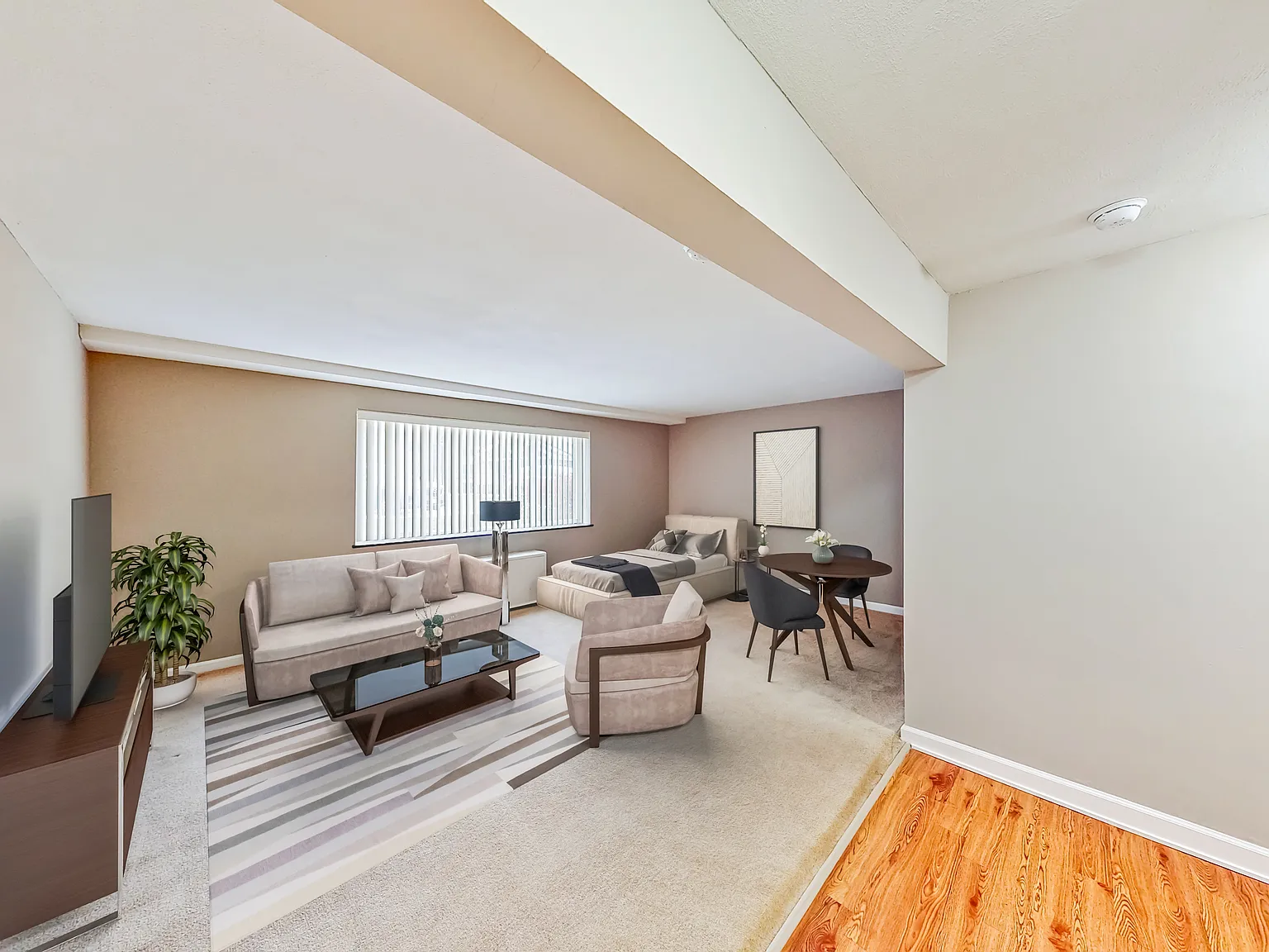 1600 Elmwood — Photo 4