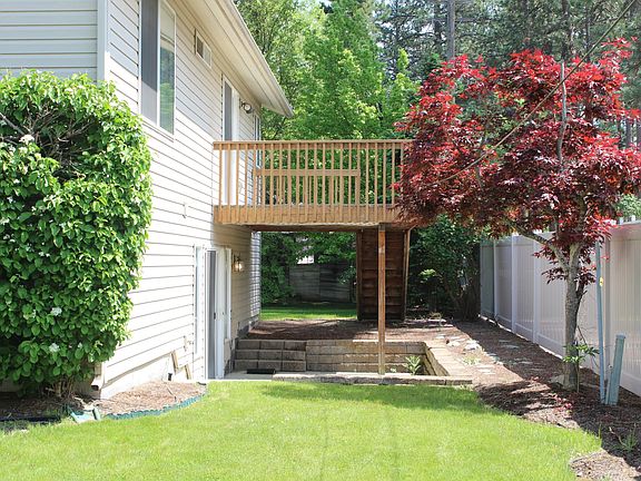 3rd image of 406 S Chinook Cir