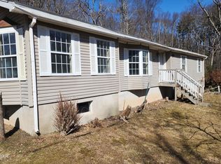 109 Woodland Dr, Dingmans Ferry, PA 18328