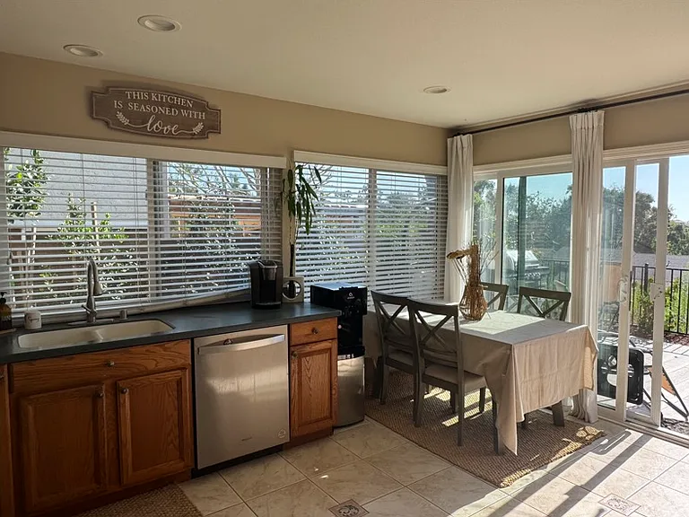1526 Lower Lake Ct — Photo 4
