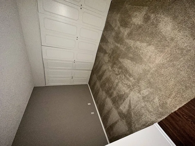 Versailles on the Lake Apartments — Photo 84
