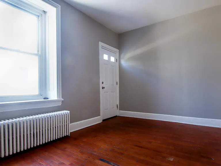 475 Krams Ave — Photo 3