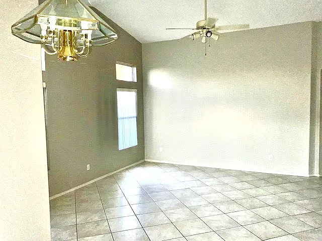 3366 N Saffron — Photo 3
