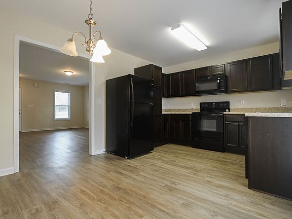 4th image of 67 Piedmont Pl