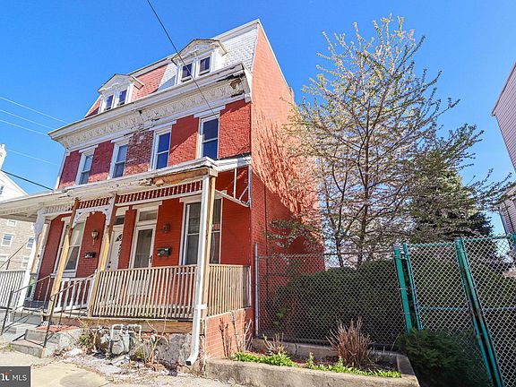 2nd image of 427 Muench St