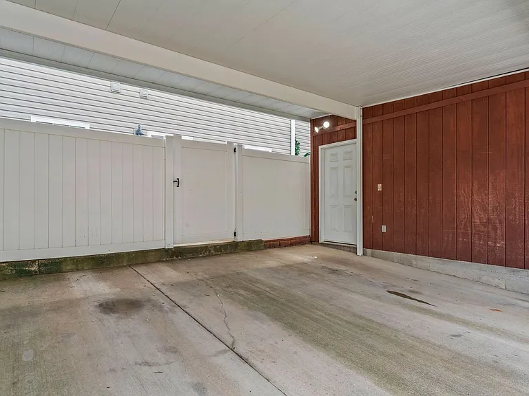 338 Rowlette Cir — Photo 17